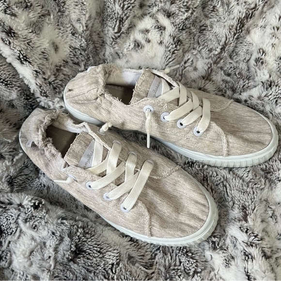 Tommy Bahama Beige Slip On Canvas Sneakers with Laces - Picture 1 of 4